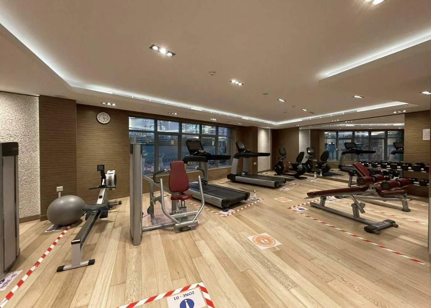 Spacious 1Br - Balcony & Pool View - Capital Bay Dubaj 0*,  Zjednoczone Emiraty Arabskie
