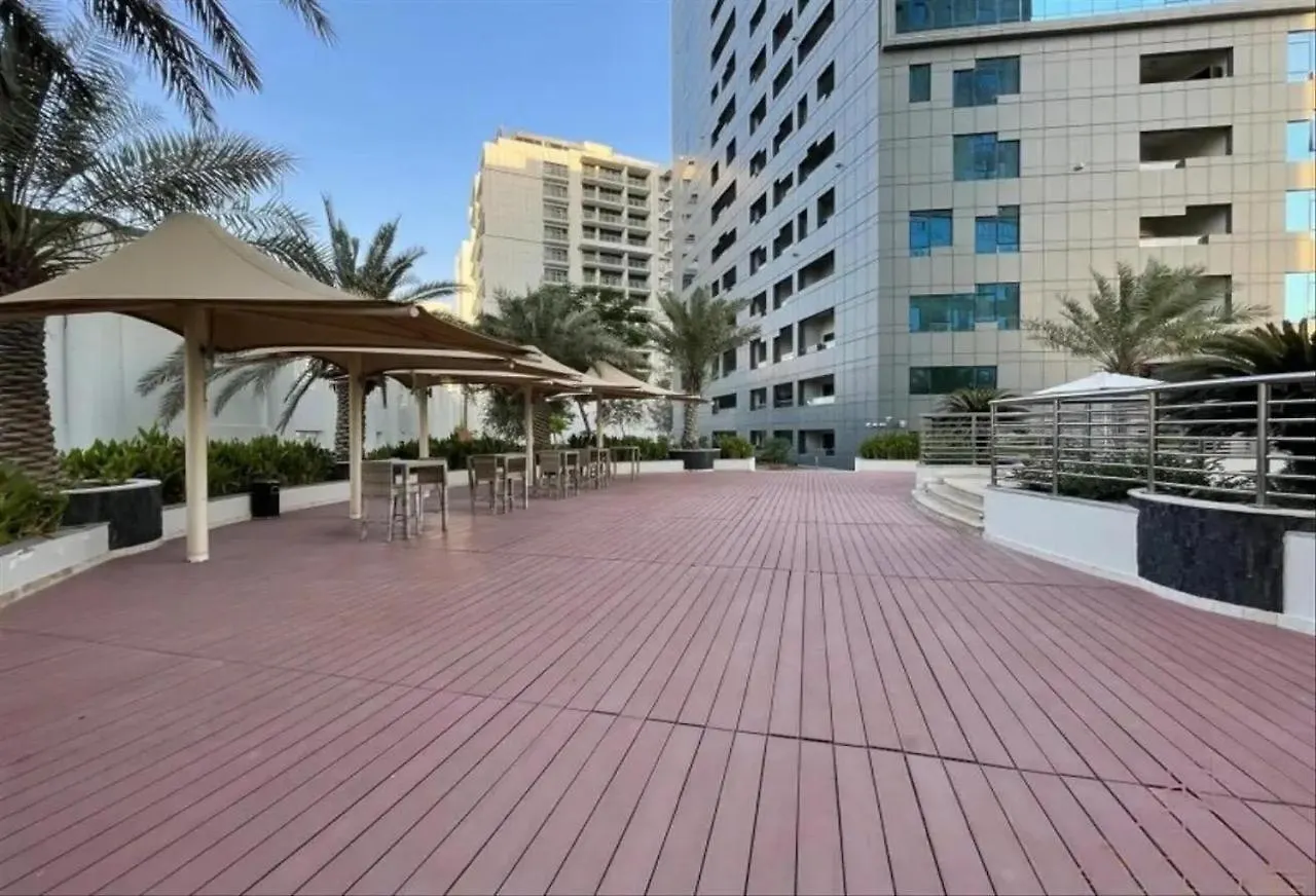 Spacious 1Br - Balcony & Pool View - Capital Bay Dubaj