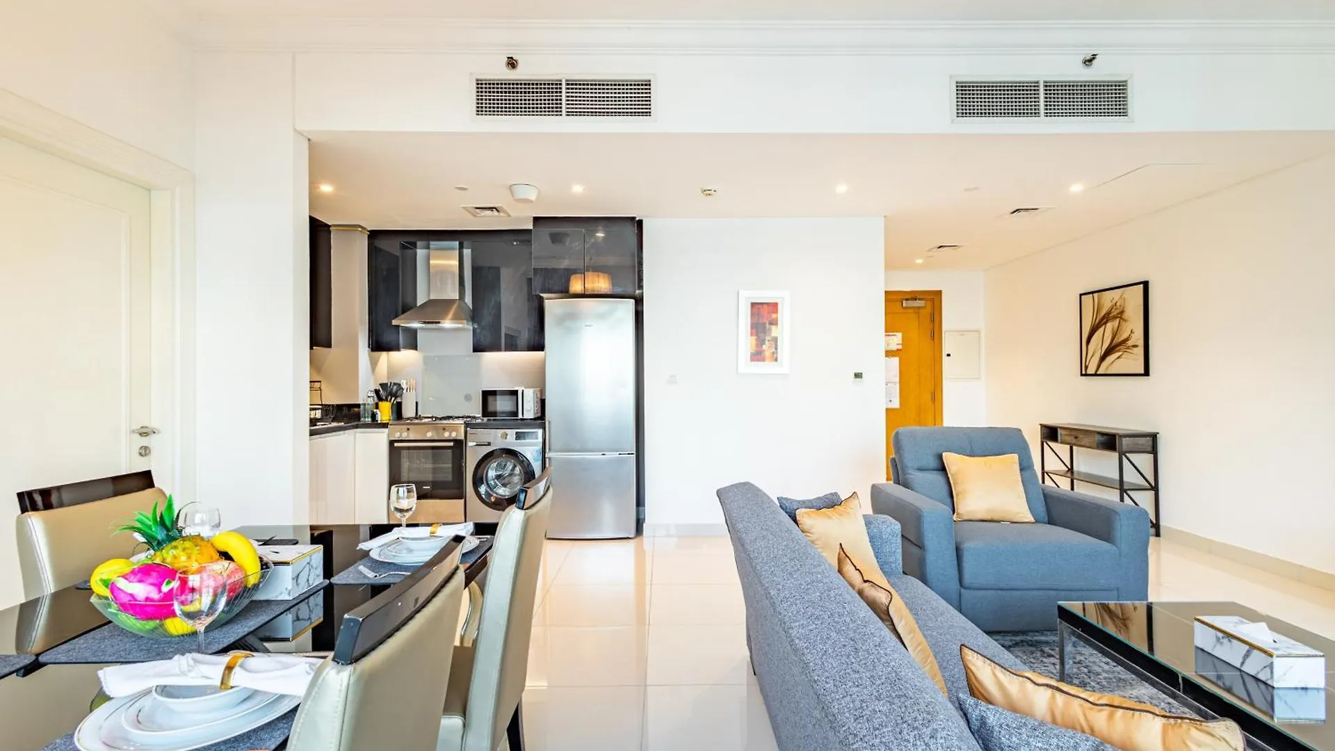 Spacious 1Br - Balcony & Pool View - Capital Bay Dubai