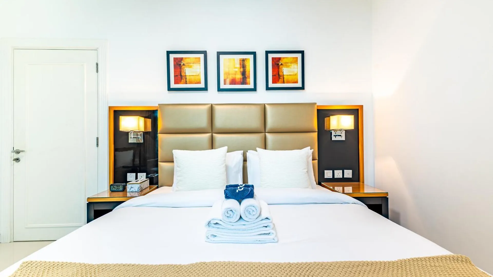 Spacious 1Br - Balcony & Pool View - Capital Bay Dubai Apartment