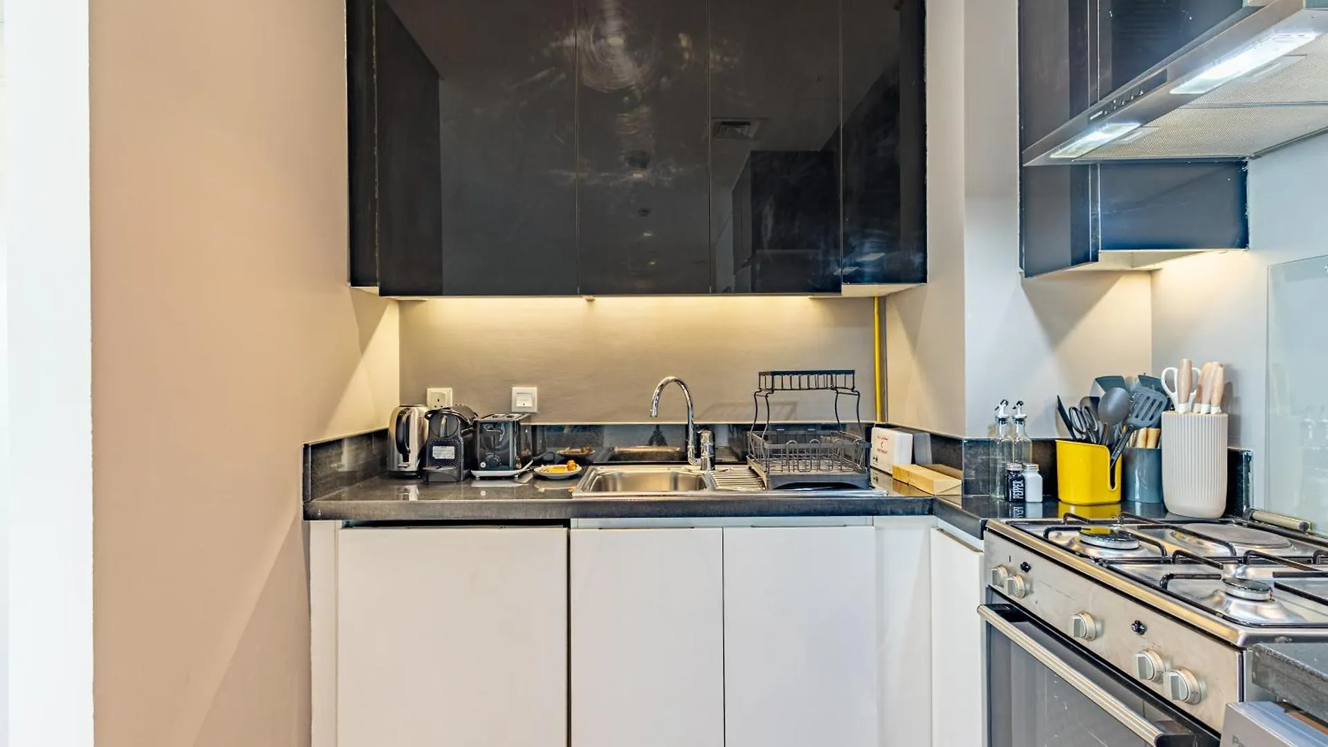 Spacious 1Br - Balcony & Pool View - Capital Bay Dubai 0*,